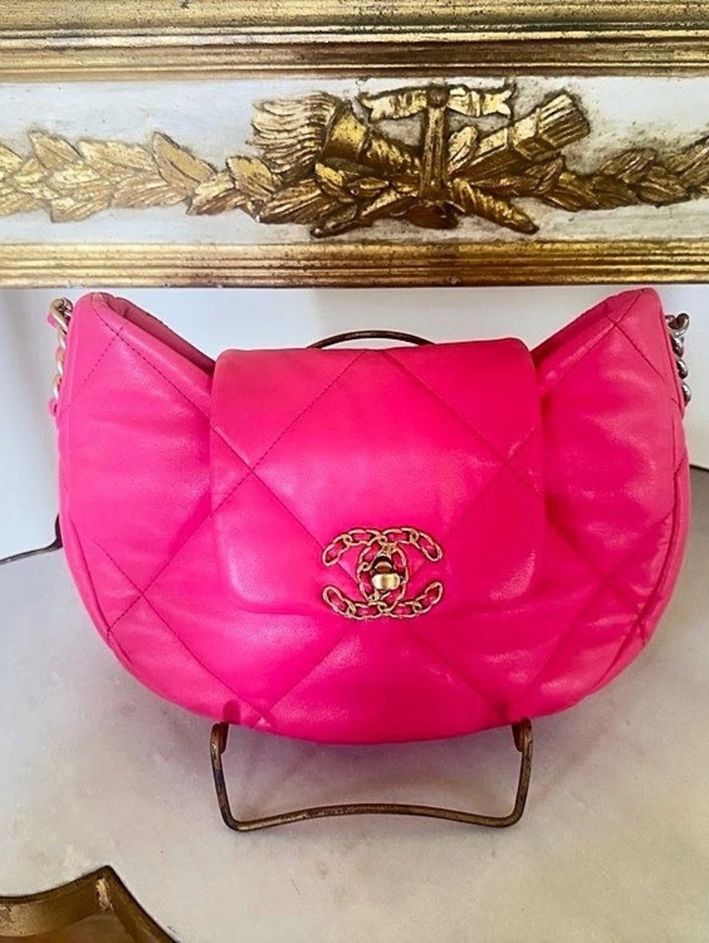Chanel Wavy CC Small Hobo Bag Quilted Shoulder Bag in Pink